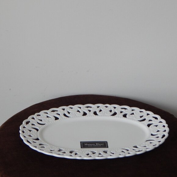 MAISON BLANC White Porcelain Cut Out Hearts Serving Oval Tray Platter 14x9.5 NWT - Picture 4 of 11